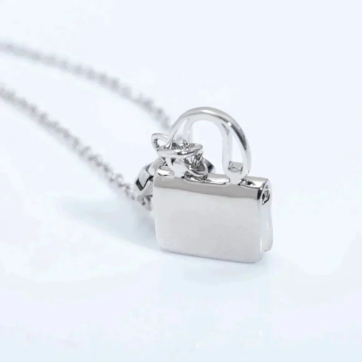 ¡®Glow Jewelry¡¯AMULETTE PEDANT SILVER NECKLACE