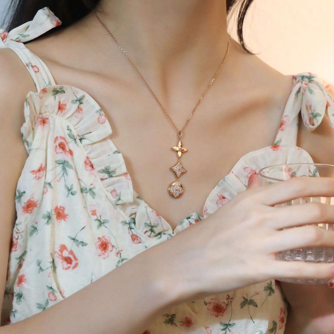 „Glow Jewelry“ „STAR AND SUN“ DIAMANTEN-HALSKETTE AUS ROSÉGOLD