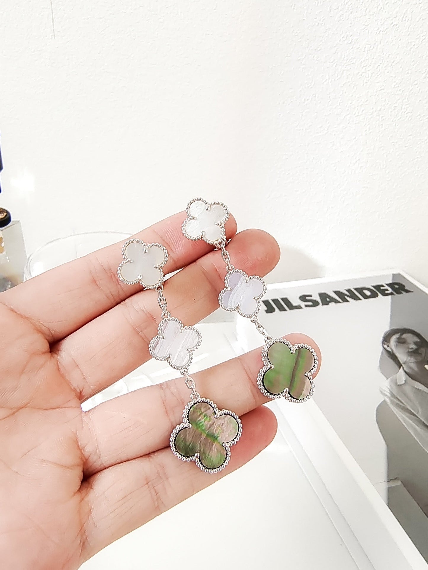Glow Jewelry – OHRRINGE KLEEBALL 3 MOTIVE CHALCEDON DUNKLE PERLMUTT SILBER