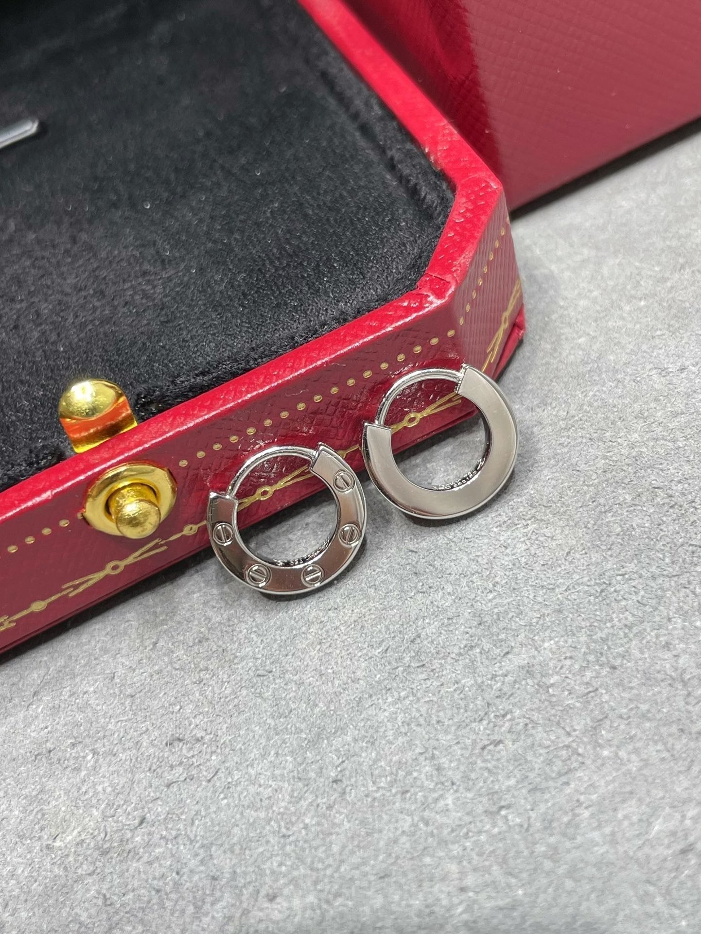 グロージュエリー「ラブミニピアス」