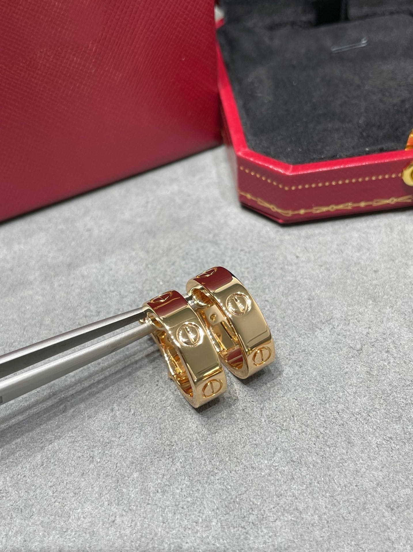 „Glow Jewelry“ LOVE 5,5 MM OHRRINGE
