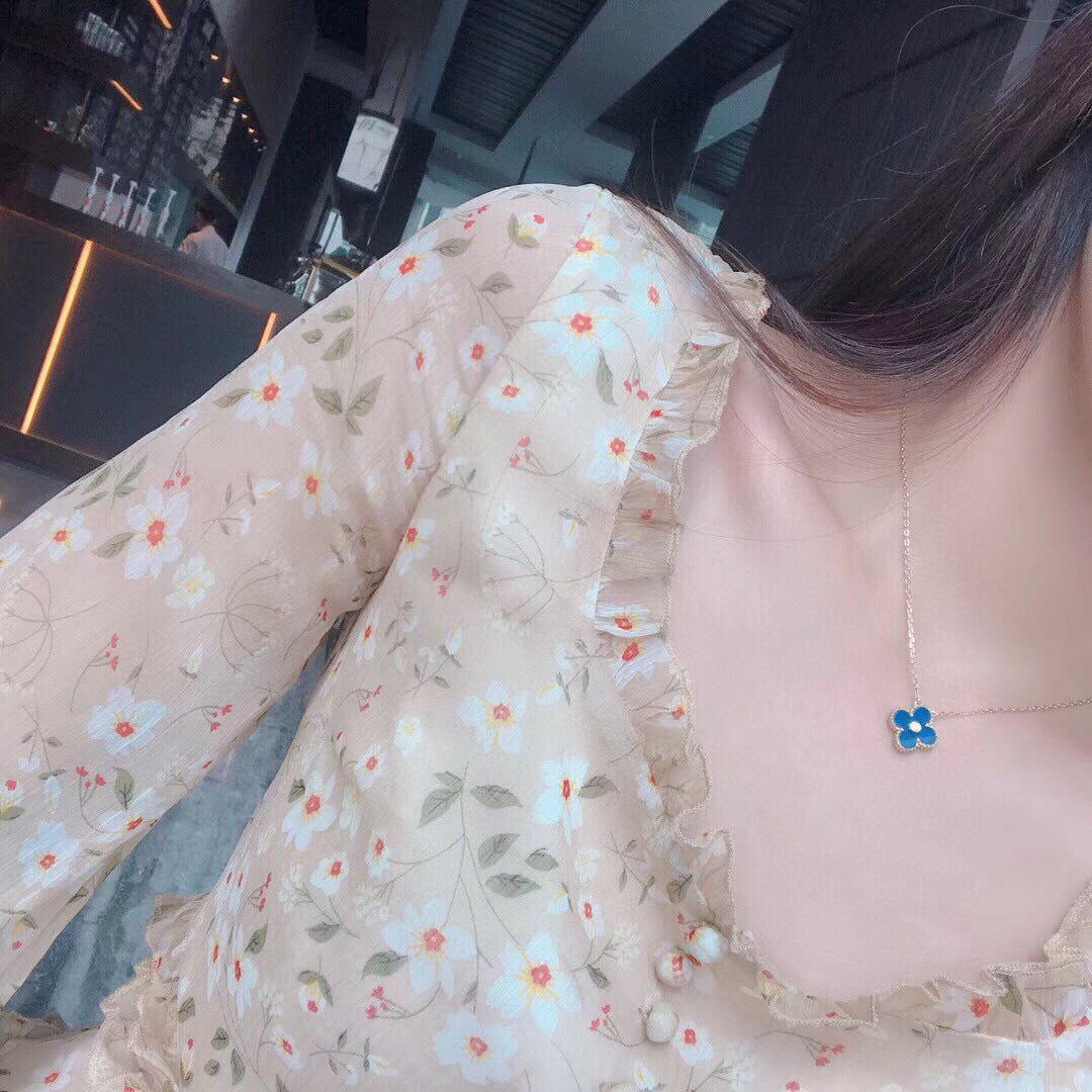 「グロージュエリー」クローバー 15mm ダイヤモンド&ブルーアゲートネックレス