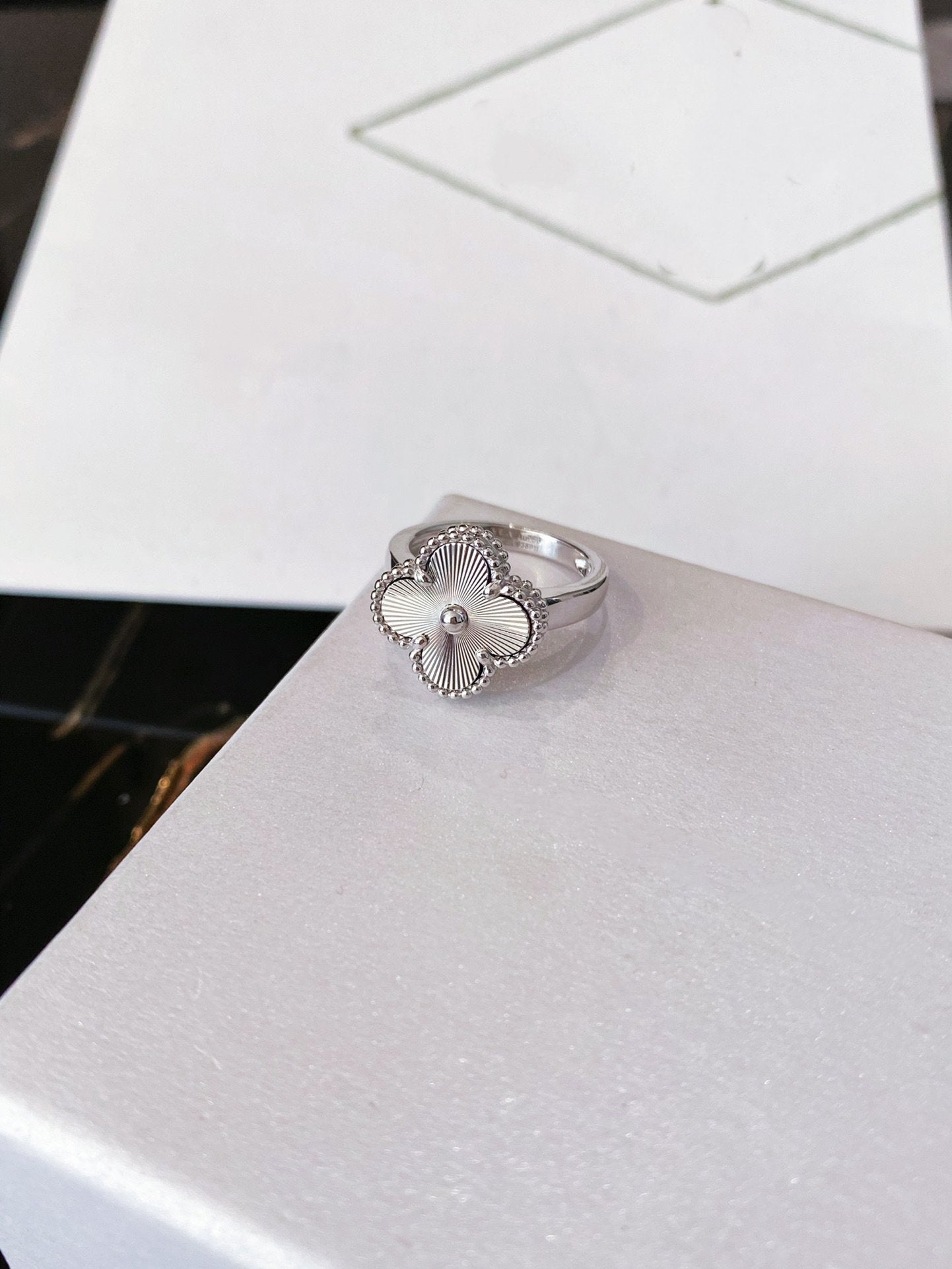 ¡®Glow Jewelry¡¯CLOVER SILVER RING