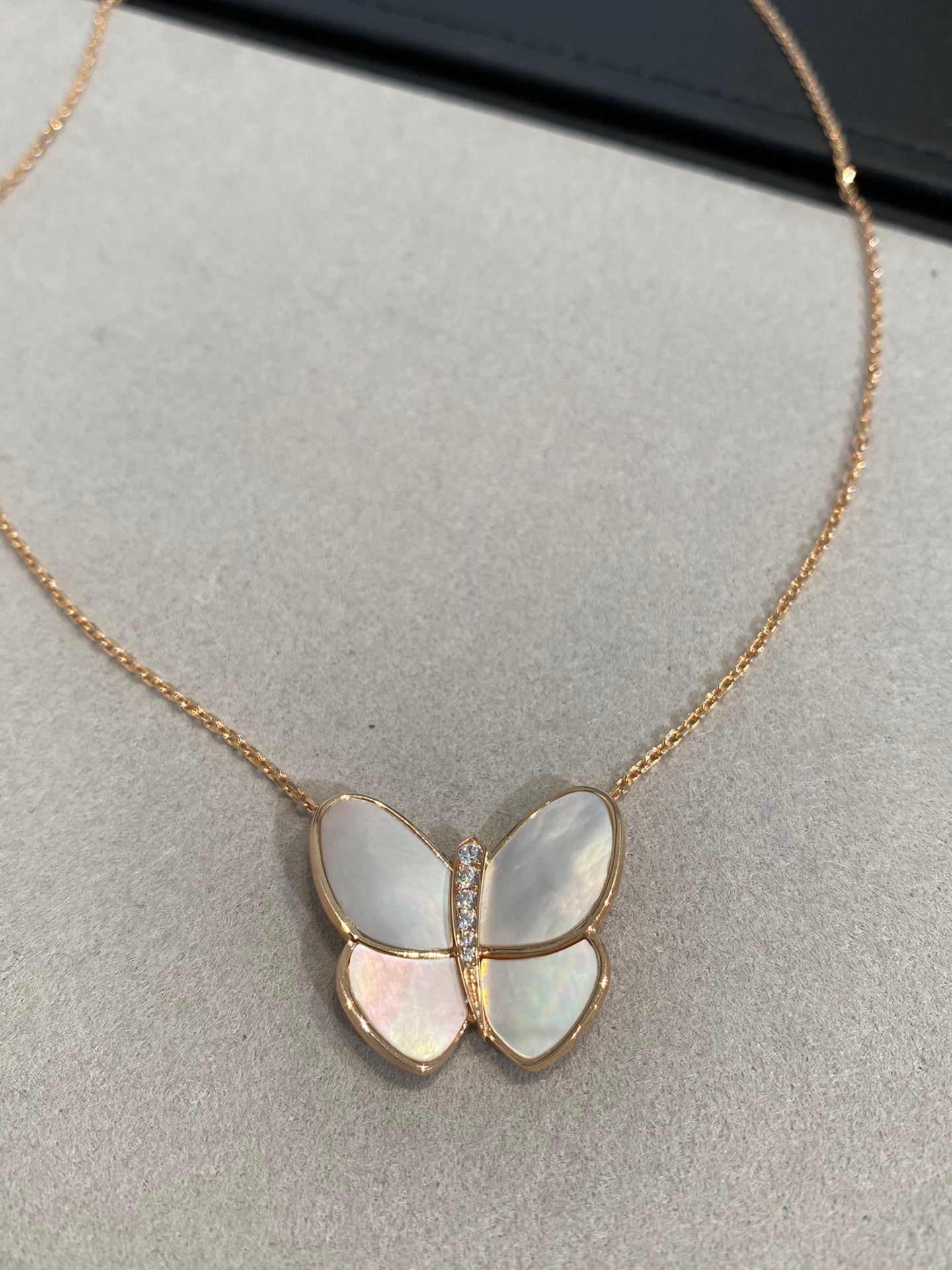 „Glow Jewelry“ SCHMETTERLING GOLD MOP DIAMANT HALSKETTE
