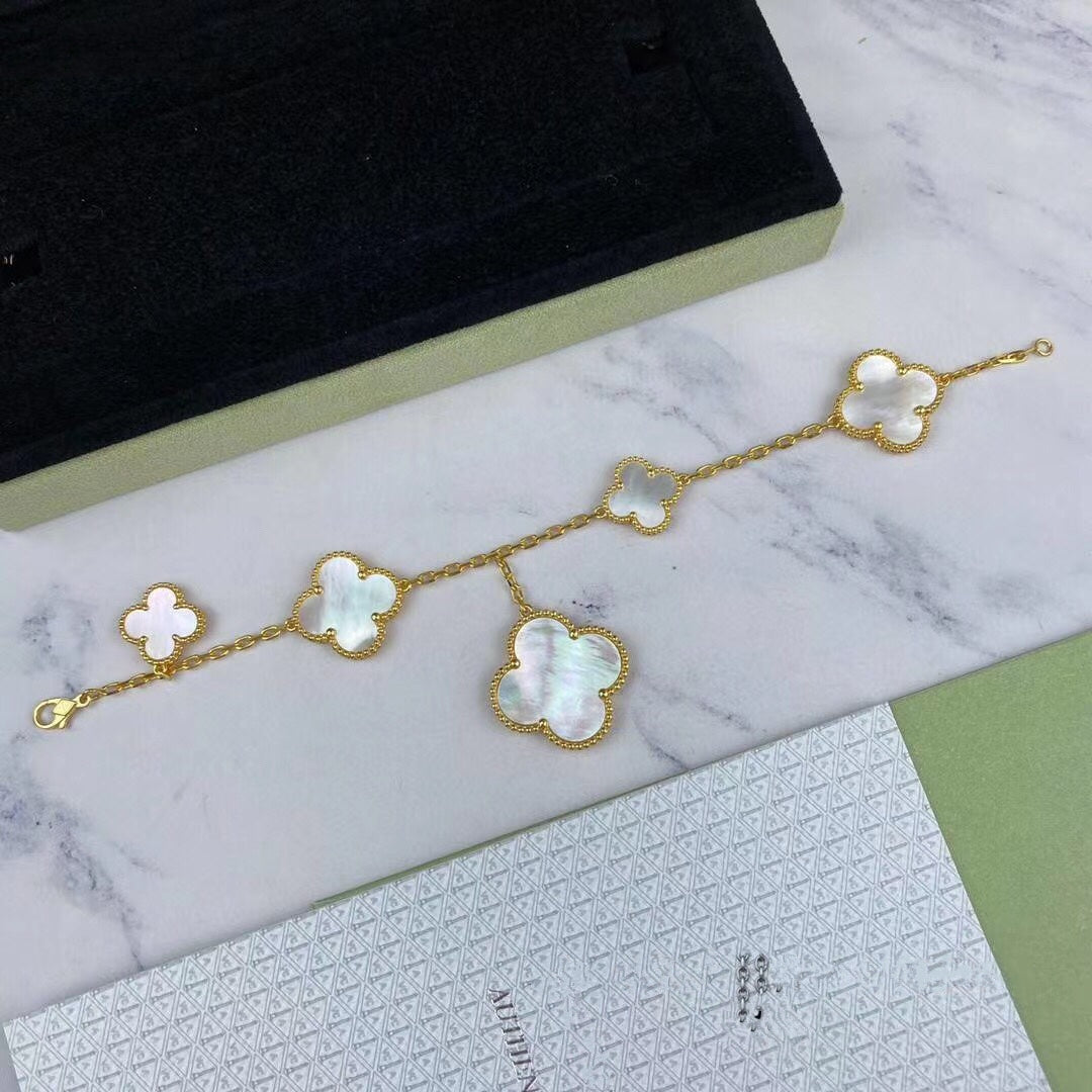 ®Glow Jewelry® マジック クローバー MOP ゴールド ブレスレット 5モチーフ