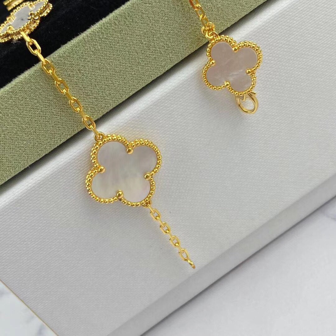 ®Glow Jewelry® マジック クローバー MOP ゴールド ブレスレット 5モチーフ