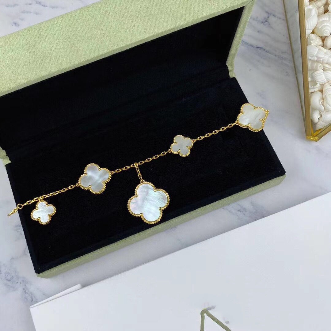 ®Glow Jewelry® マジック クローバー MOP ゴールド ブレスレット 5モチーフ