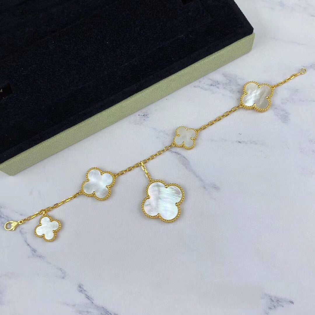 ®Glow Jewelry® マジック クローバー MOP ゴールド ブレスレット 5モチーフ