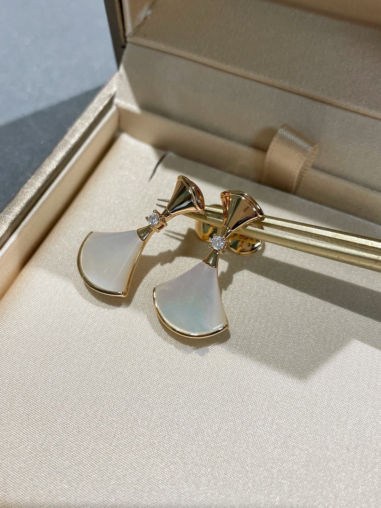 [Glow Jewelry]DREAM MOP 1 DIAMOND EARRINGS