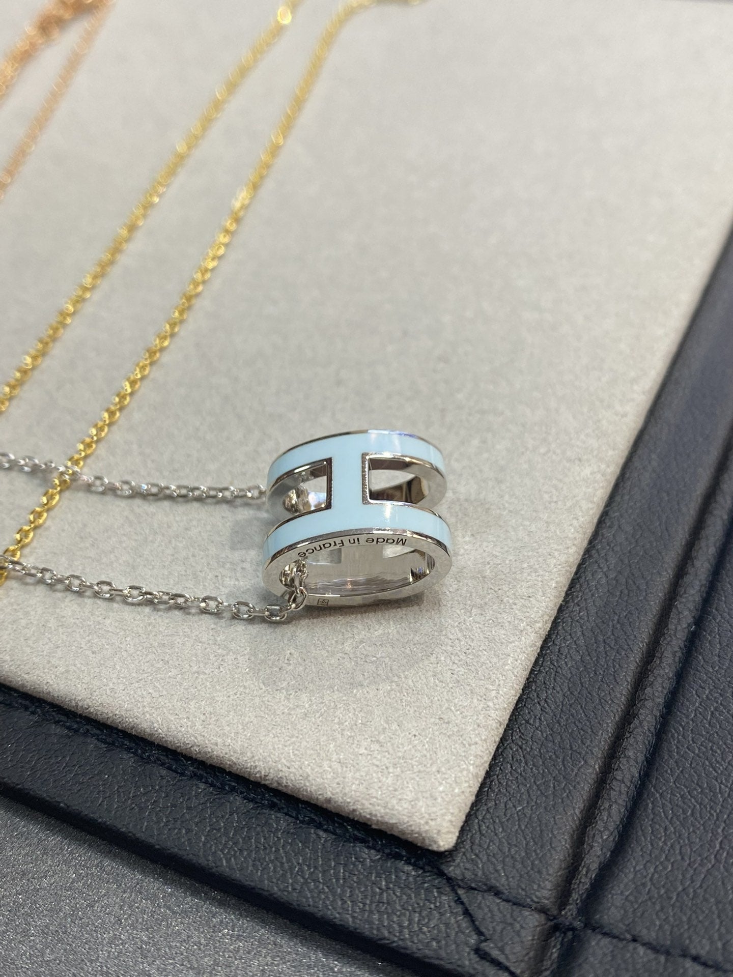„Glow Jewelry“ POP H HELLBLAUE HALSKETTE