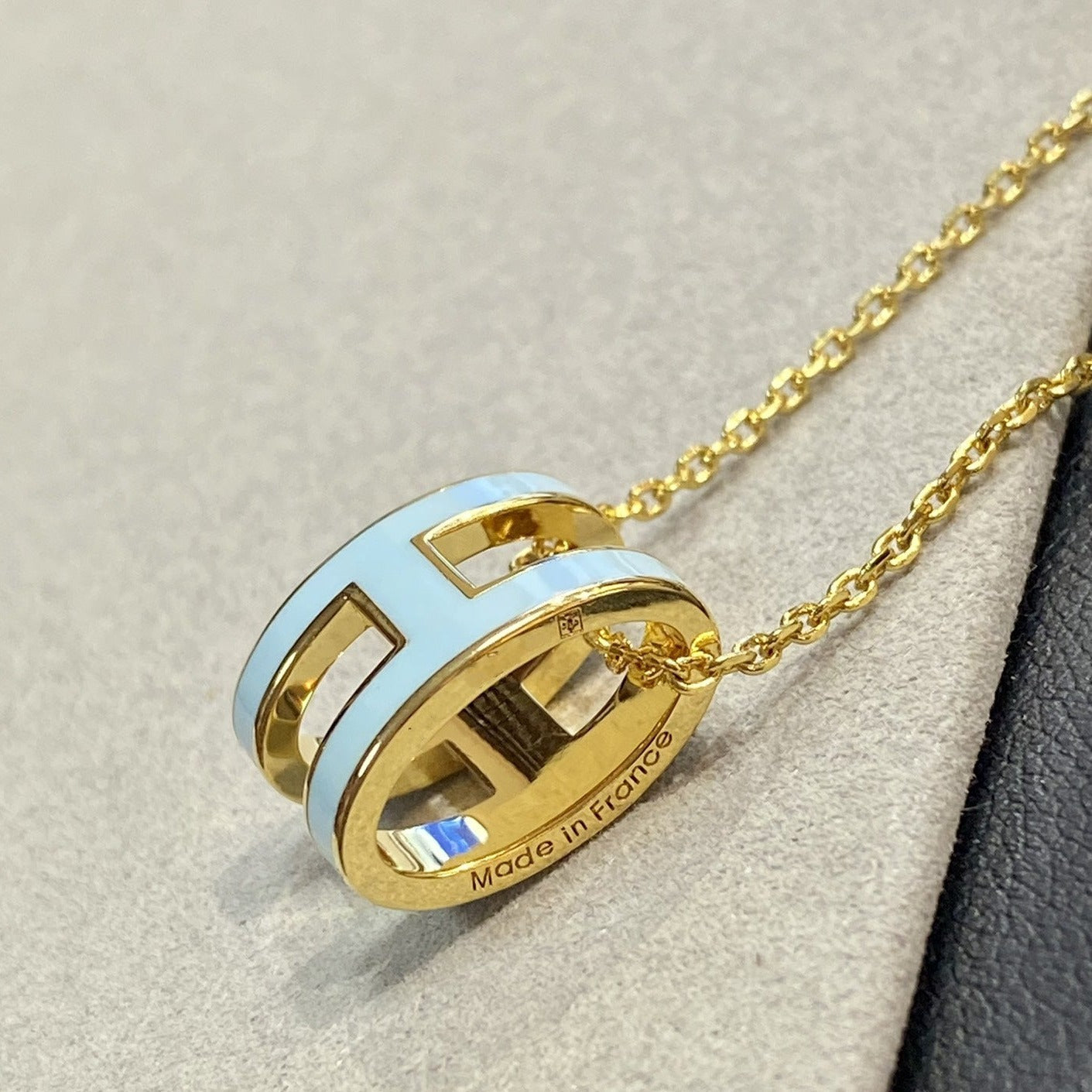 „Glow Jewelry“ POP H HELLBLAUE HALSKETTE