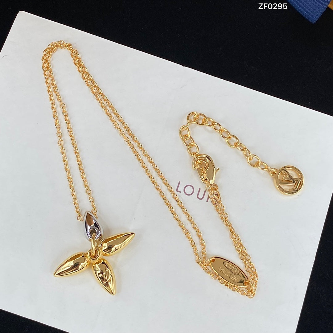 ¡®Glow Jewelry¡¯LOUISETTE PEDANT GOLD NECKLACE