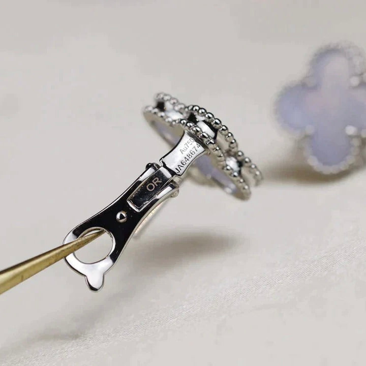 Glow Jewelry CLOVER MEDIUM 1 MOTIV WEISSE PERLMUTT-OHRRINGE SILBER