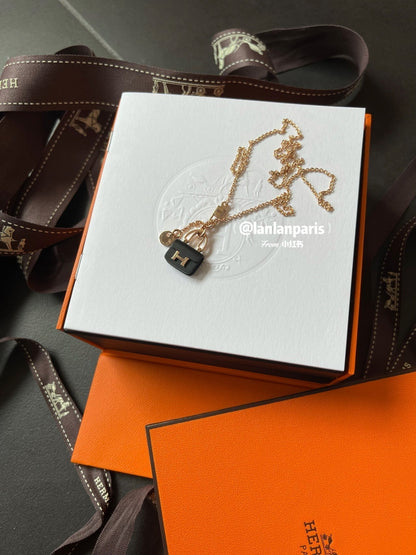 „Glow Jewelry“ CONSTANCE SCHWARZER ANHÄNGER ROSÉGOLD KETTE