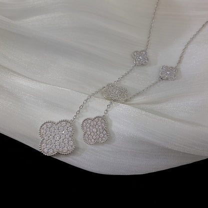 „Glow Jewelry“ Halskette „CLOVER 5 MOTIFS“ aus Silber mit Diamanten