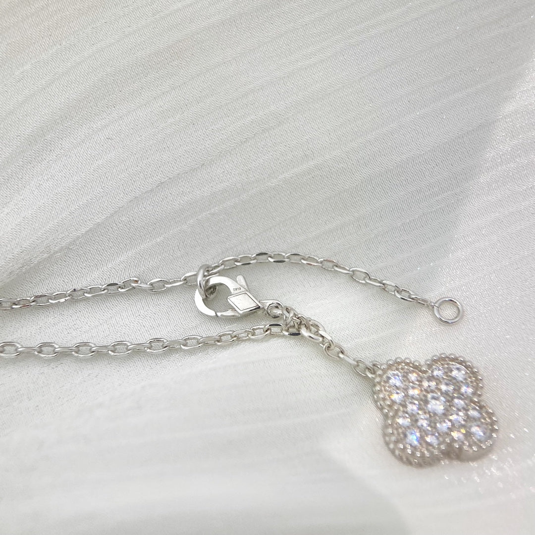 „Glow Jewelry“ Halskette „CLOVER 5 MOTIFS“ aus Silber mit Diamanten