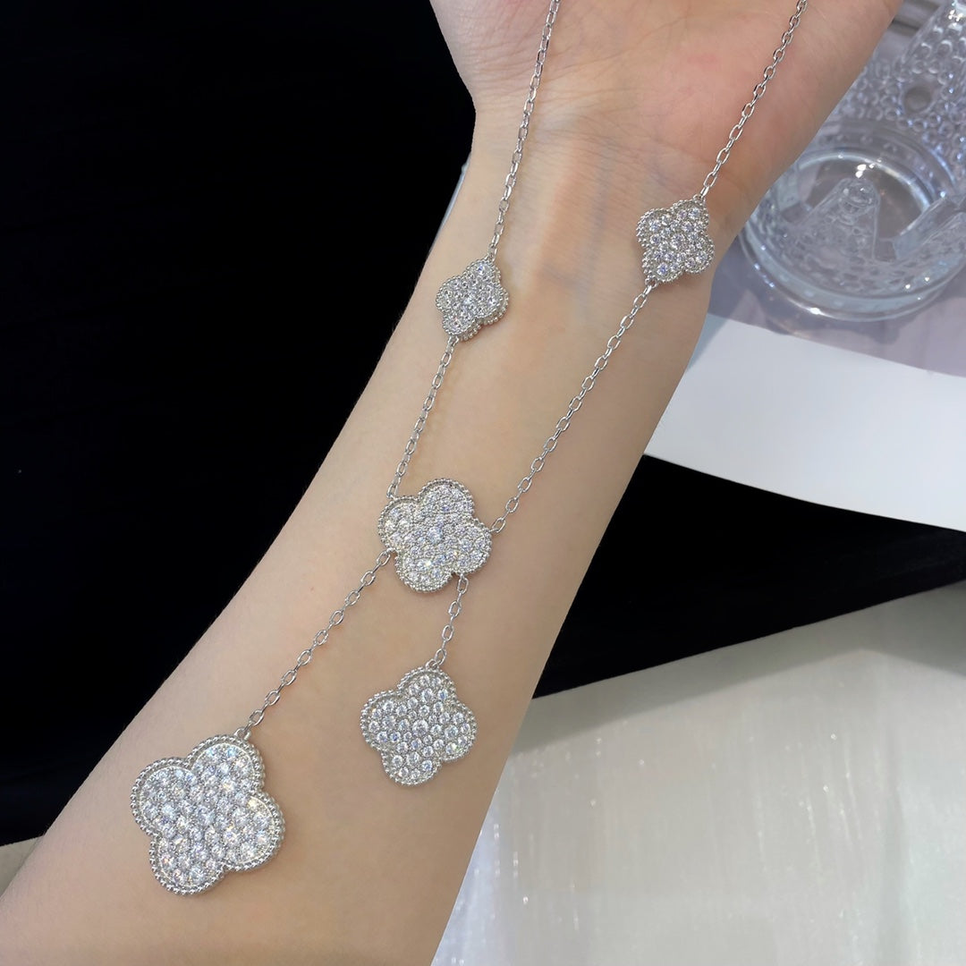 „Glow Jewelry“ Halskette „CLOVER 5 MOTIFS“ aus Silber mit Diamanten