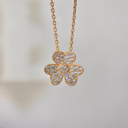 „Glow Jewelry“ BLUMEN-DIAMANTEN-HALSKETTE