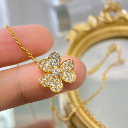 „Glow Jewelry“ BLUMEN-DIAMANTEN-HALSKETTE