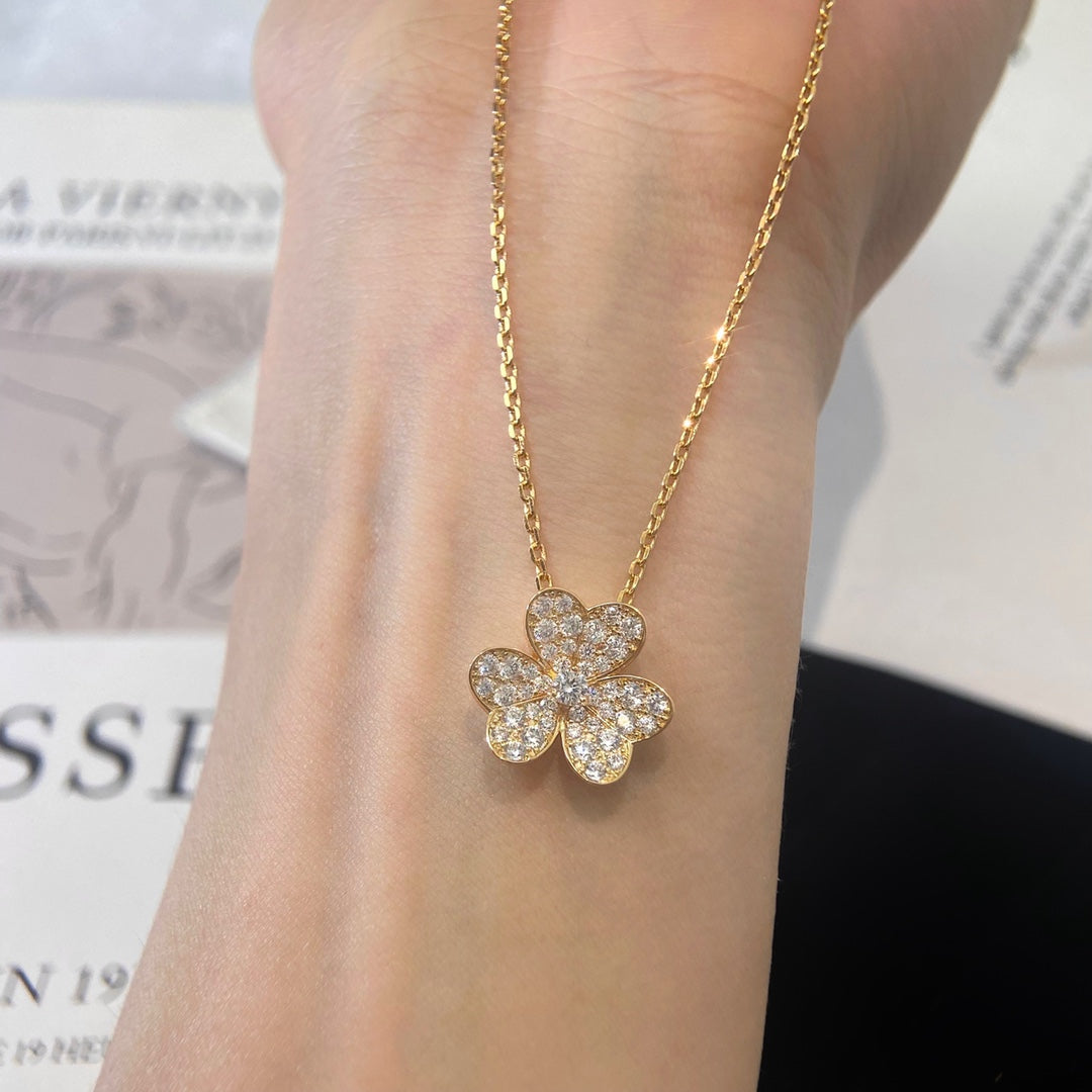 „Glow Jewelry“ BLUMEN-DIAMANTEN-HALSKETTE