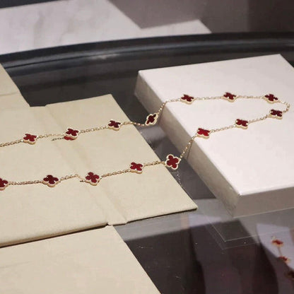 „Glow Jewelry“ Kleeblatt-Halskette mit 20 Motiven und Karneol
