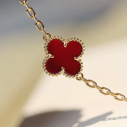„Glow Jewelry“ Kleeblatt-Halskette mit 20 Motiven und Karneol