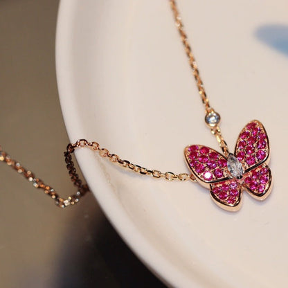 „Glow Jewelry“ SCHMETTERLING ROTER DIAMANT ROSÉGOLD-HALSKETTE