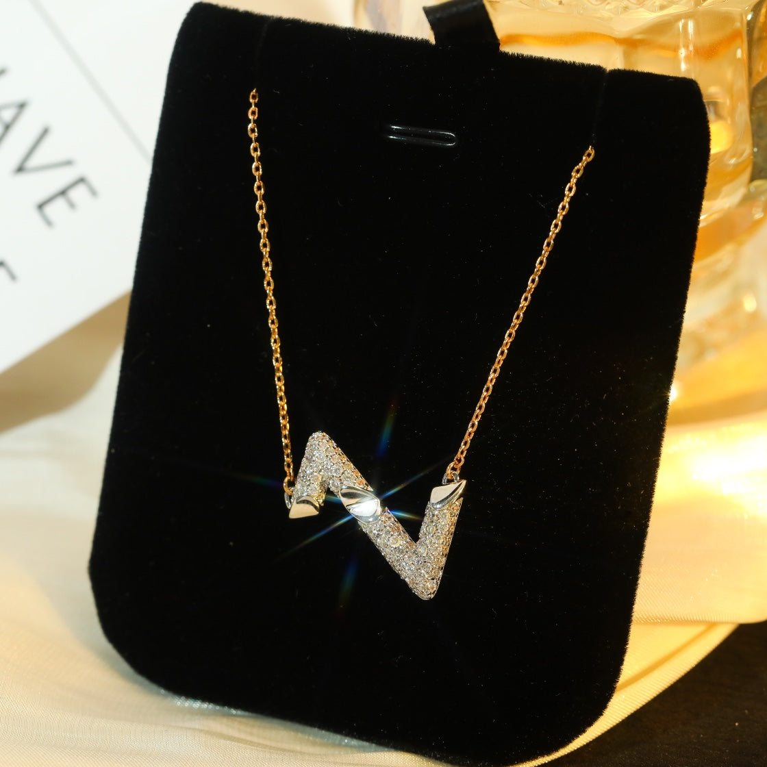 ¡®Glow Jewelry¡¯VOLT SILVER DIAMOND PEDANT NECKLACE