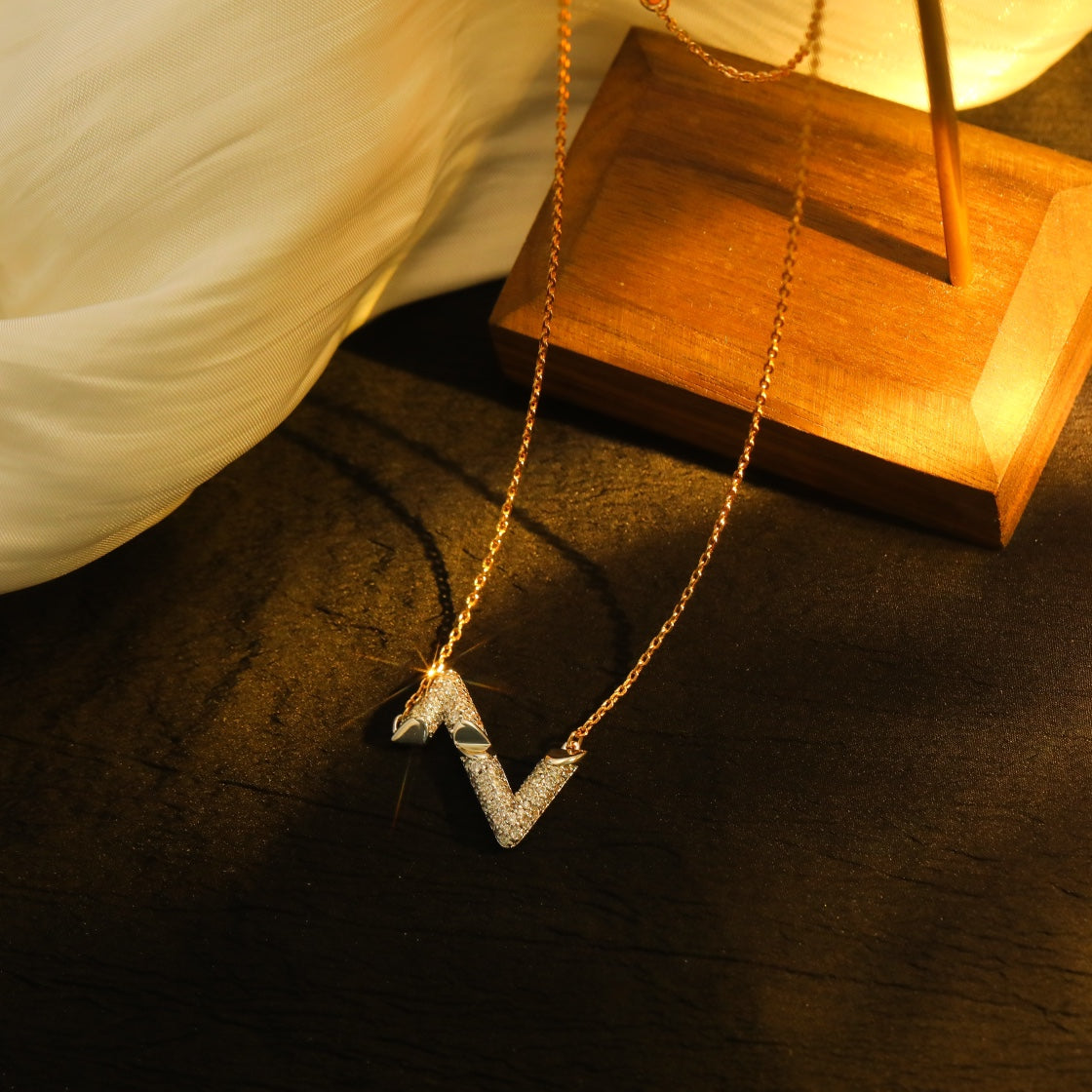 ¡®Glow Jewelry¡¯VOLT SILVER DIAMOND PEDANT NECKLACE