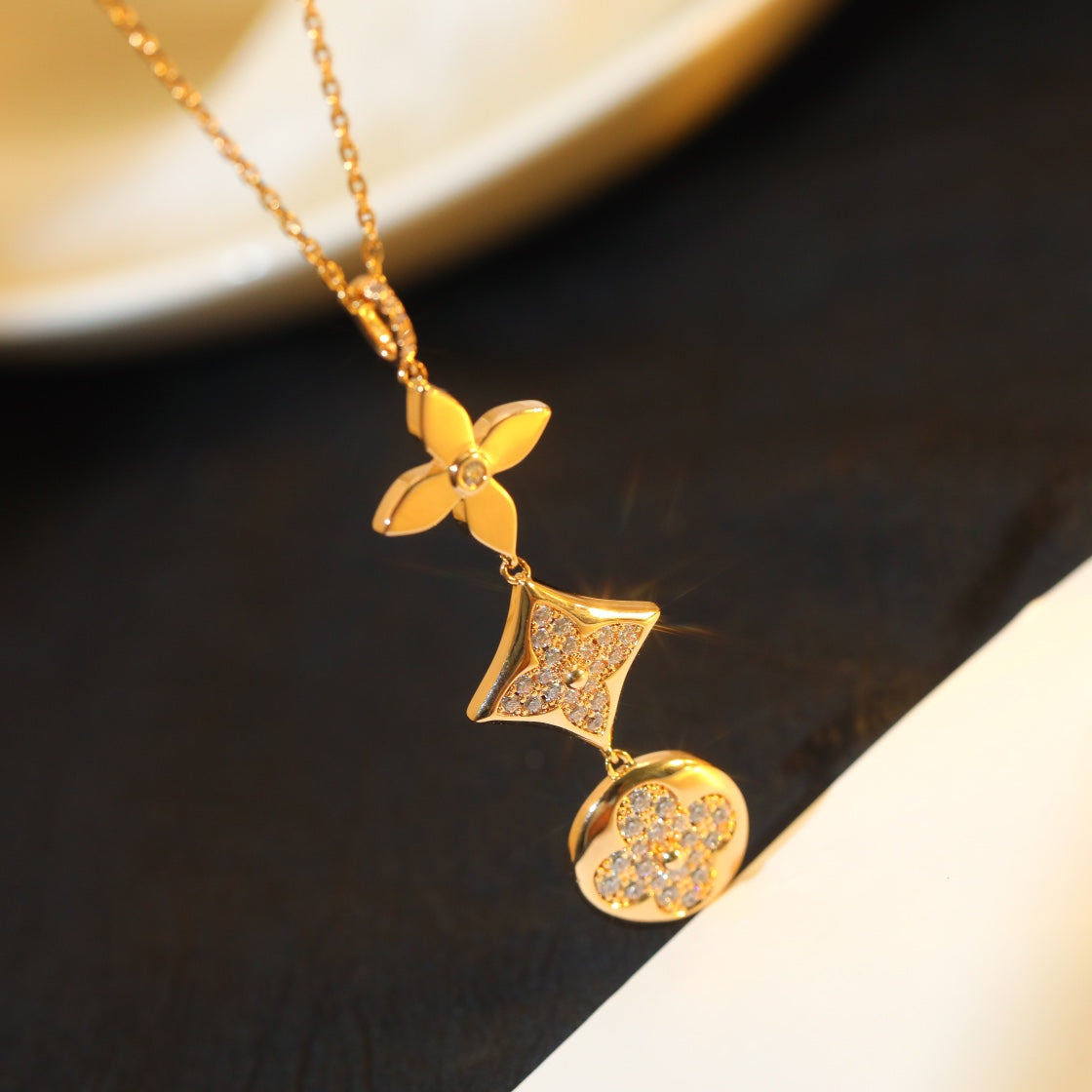 ¡®Glow Jewelry¡¯STAR AND SUN DIAMOND PINK GOLD NECKLACE