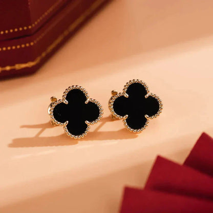 „Glow Jewelry“ Mittelgroße „Clover“ Ohrstecker mit 1 Motiv und Onyx