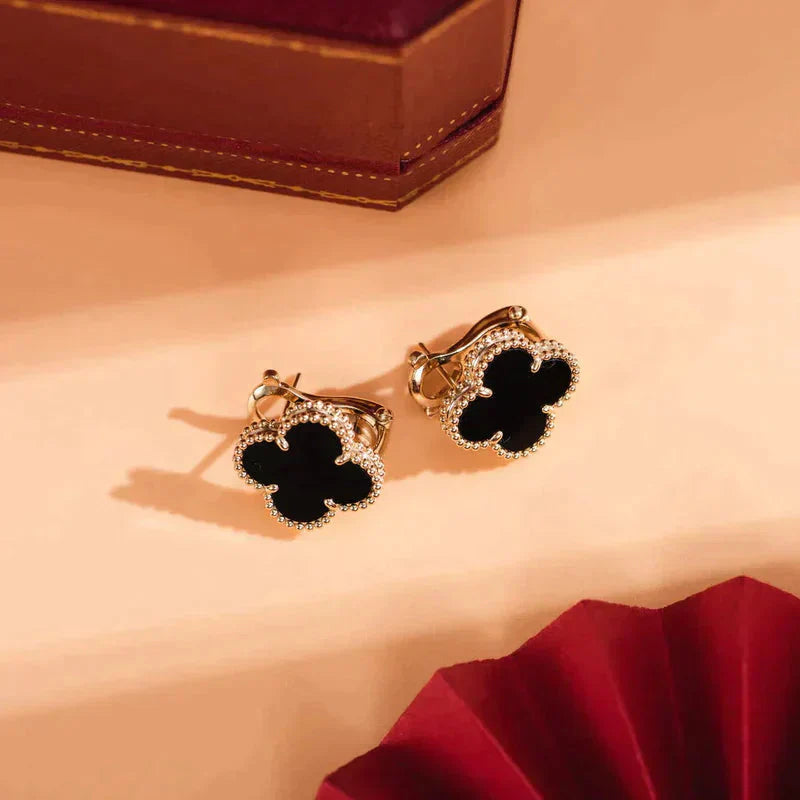 „Glow Jewelry“ Mittelgroße „Clover“ Ohrstecker mit 1 Motiv und Onyx