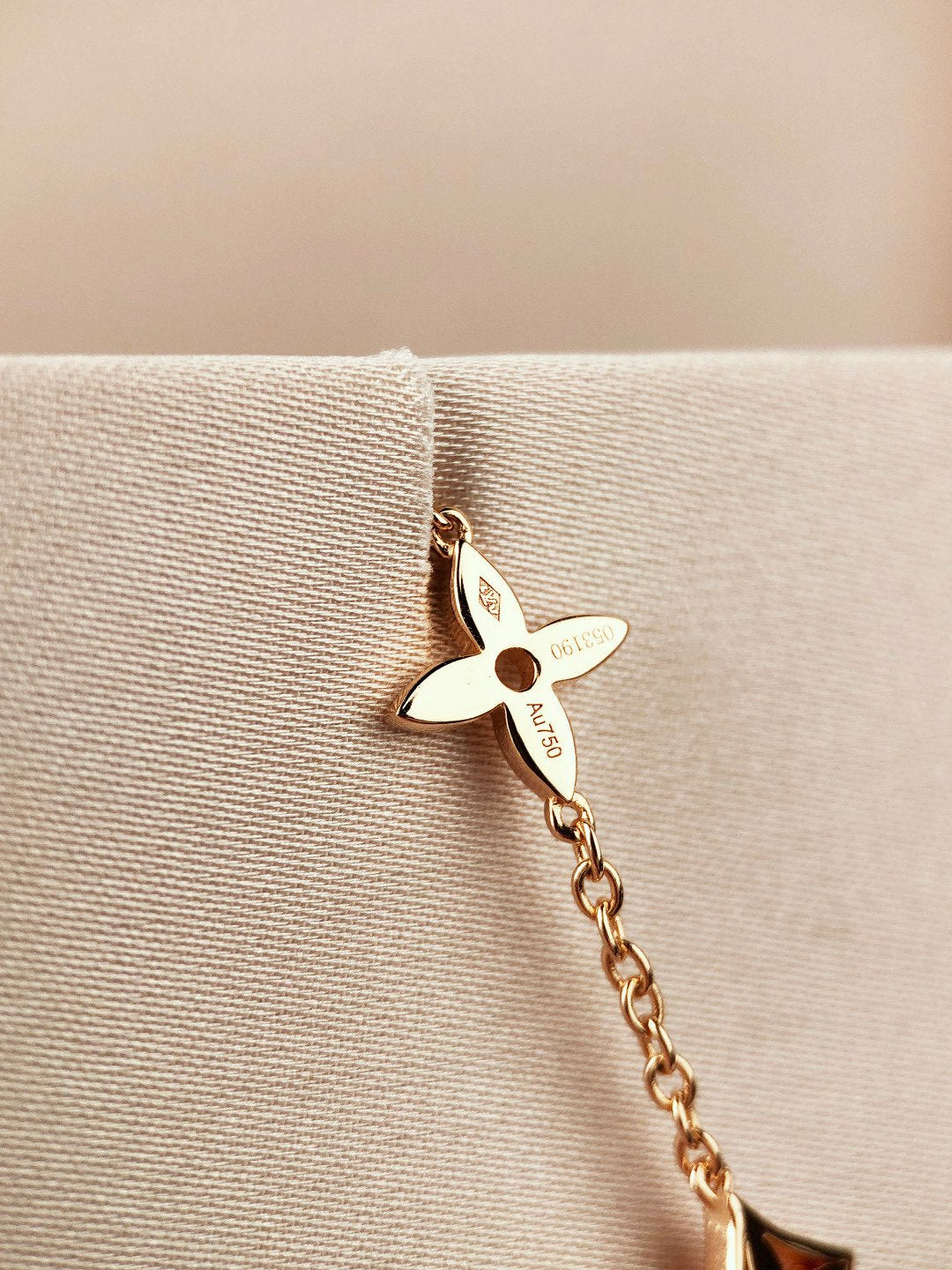 „Glow Jewelry“ STERNE UND SONNE 7 MOTIVE GOLDBRACELET