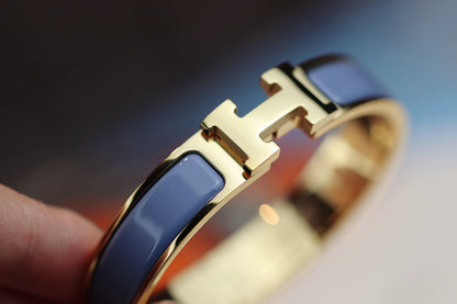 „Glow Jewelry“® ARMREIF 12MM BLAUGRAU