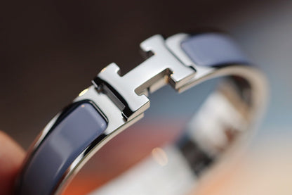 „Glow Jewelry“® ARMREIF 12MM BLAUGRAU
