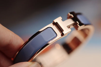 „Glow Jewelry“® ARMREIF 12MM BLAUGRAU