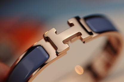 „Glow Jewelry“® ARMREIF 12MM BLAUGRAU