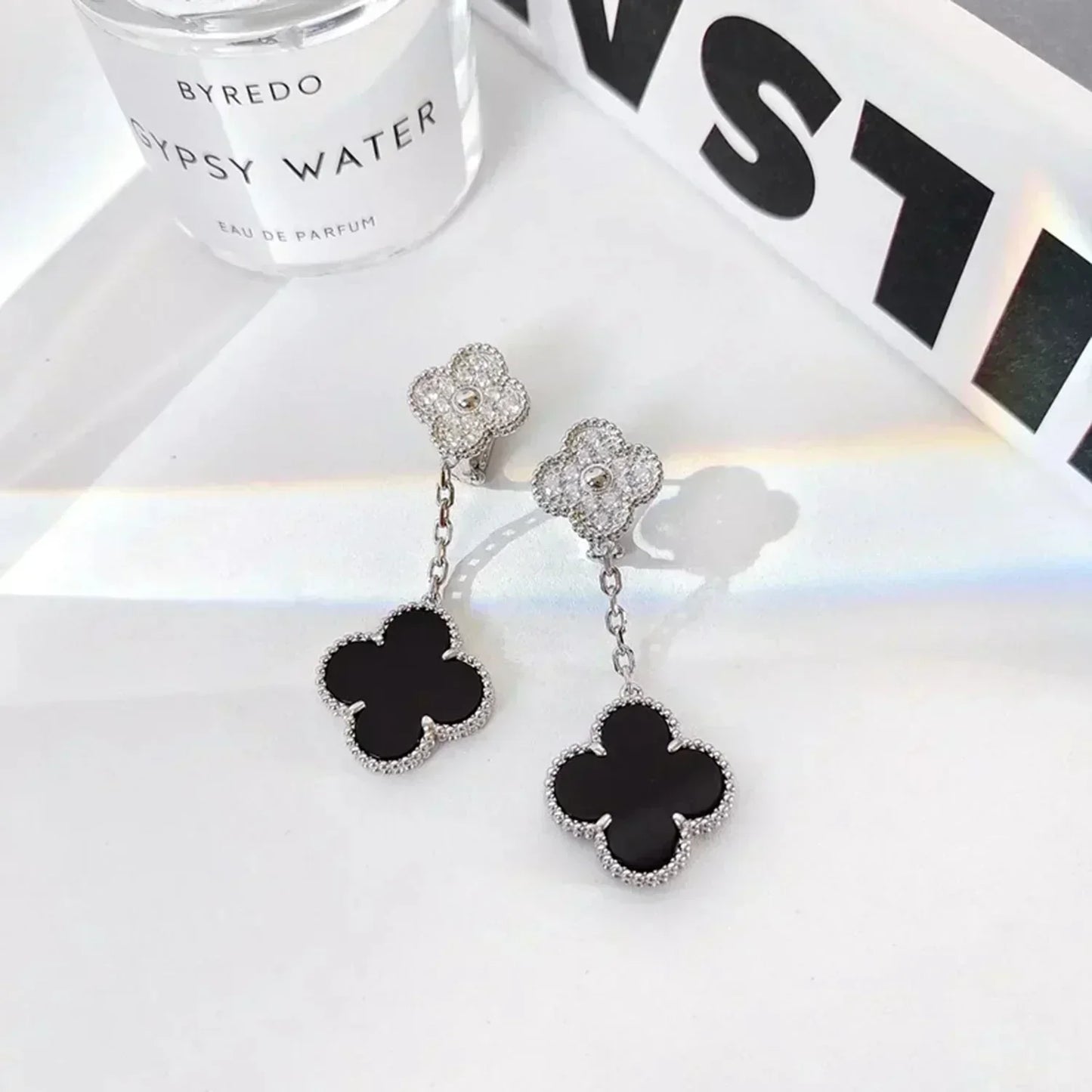¡®Glow Jewelry¡¯CLOVER 2 MOTIFS  DIAMOND ONYX EARRINGS SILVER
