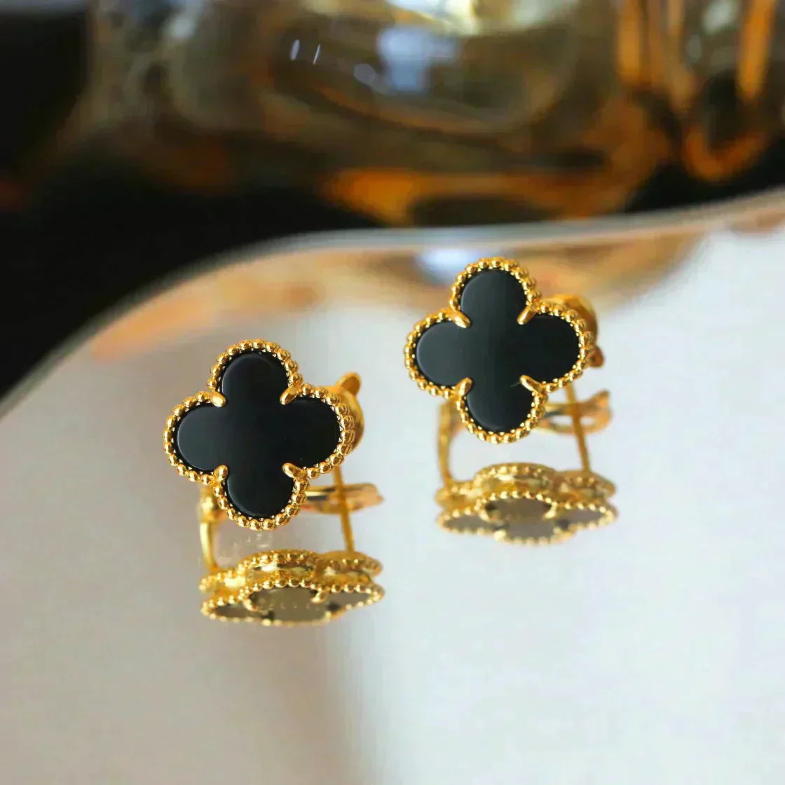 „Glow Jewelry“ Mittelgroße „Clover“ Ohrstecker mit 1 Motiv und Onyx