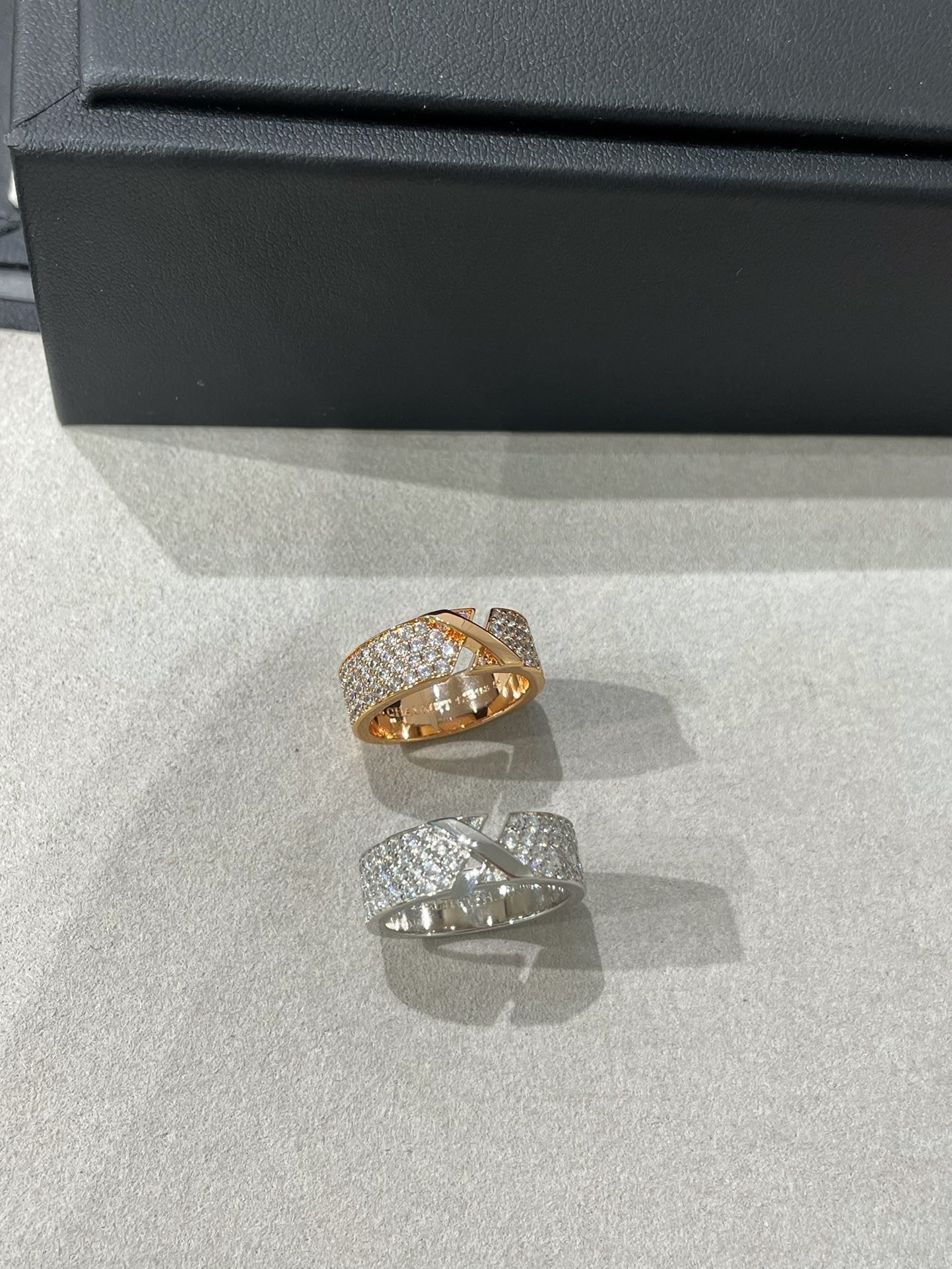 ¡®Glow Jewelry¡¯LIENS EVIDENCE  DIAMOND PAVED RING