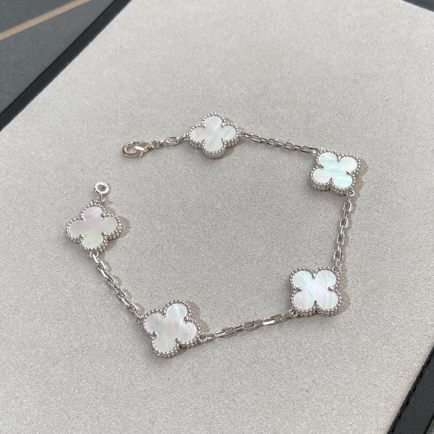 [Glow Jewelry]Neue KOLLEKTION CLOVER WHITE PEARL MOP 5 MOTIV ARMBÄNDER