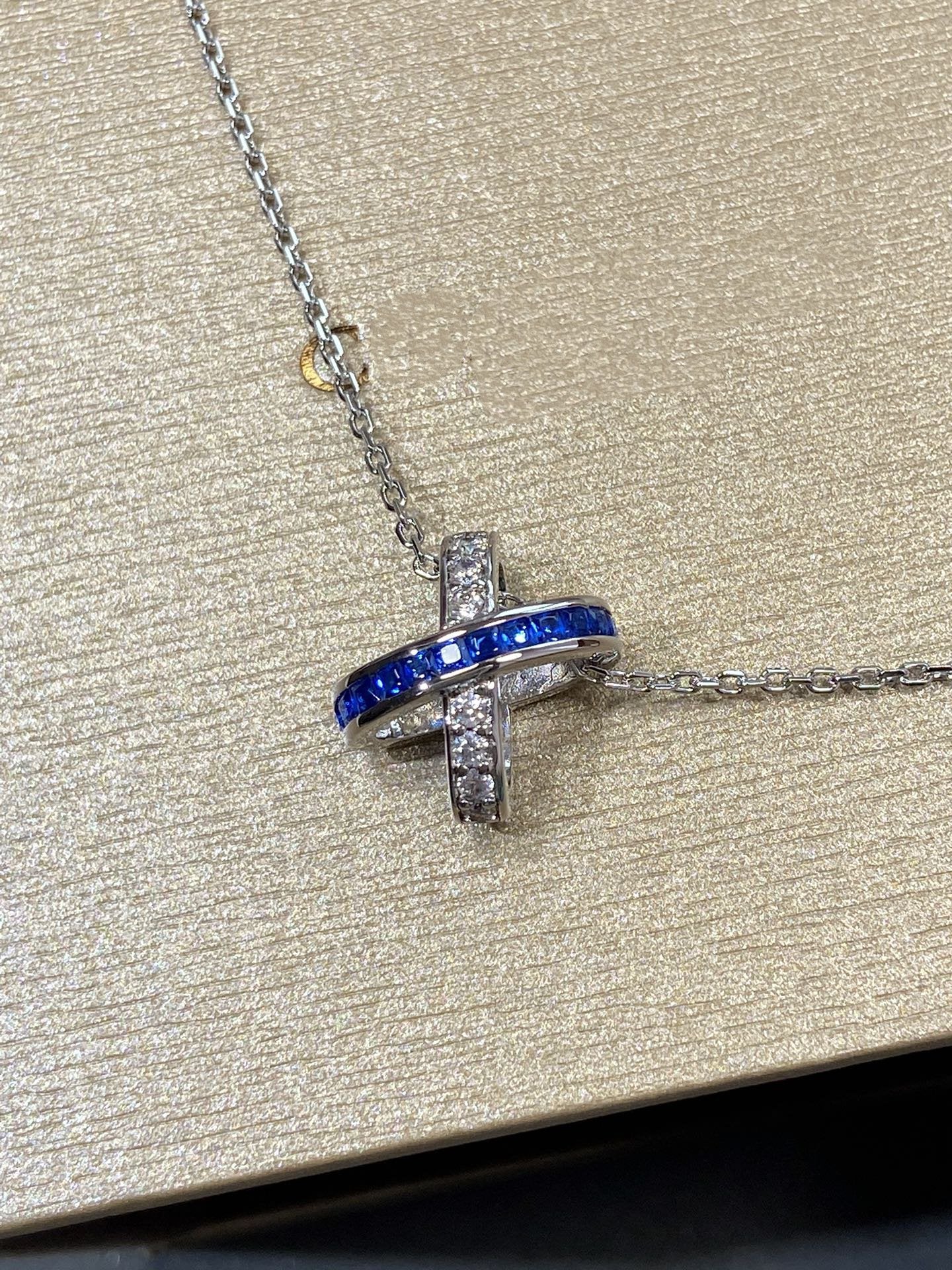 グロージュエリーリアンダイヤモンドシルバーネックレス