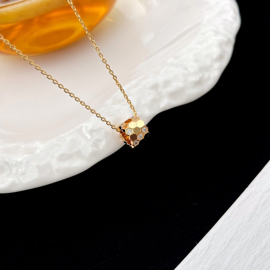 Glow Jewelry「BEE MINI PEDANT DIAMOND NECKLACE」