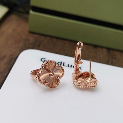 „Glow Jewelry“ Mittelgroße Ohrstecker „Clover“