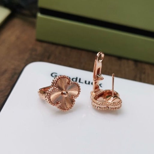 „Glow Jewelry“ Mittelgroße Ohrstecker „Clover“