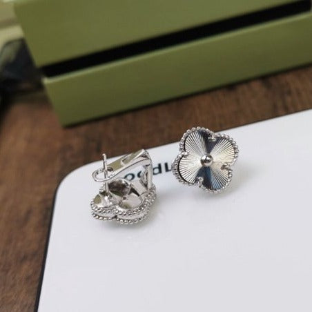 „Glow Jewelry“ Mittelgroße Ohrstecker „Clover“