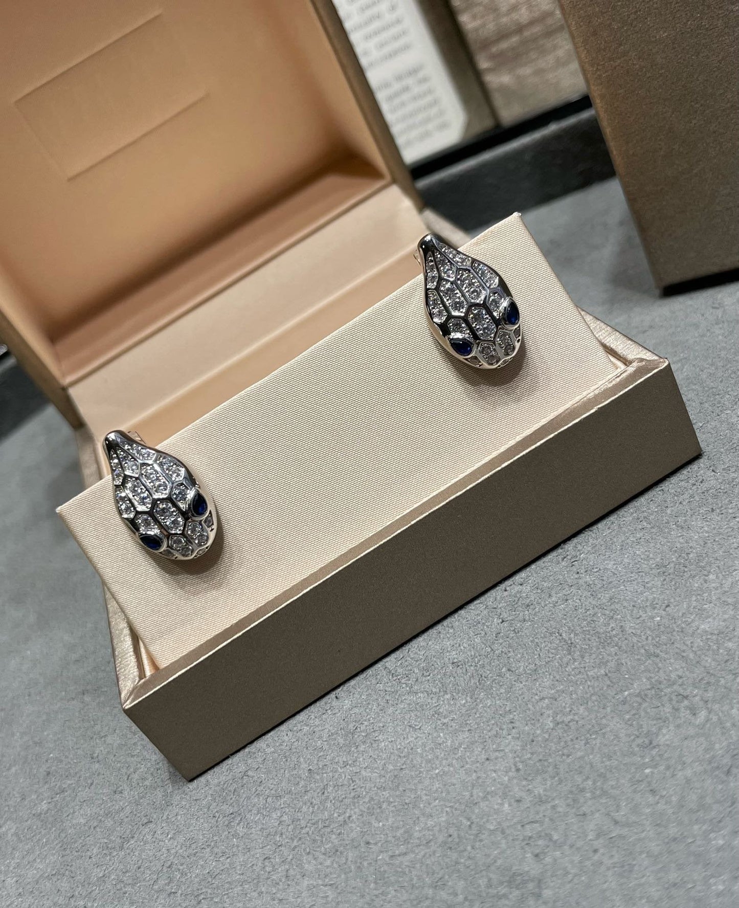 [Glow Jewelry]SERPENT DIAMOND STUD EARRINGS