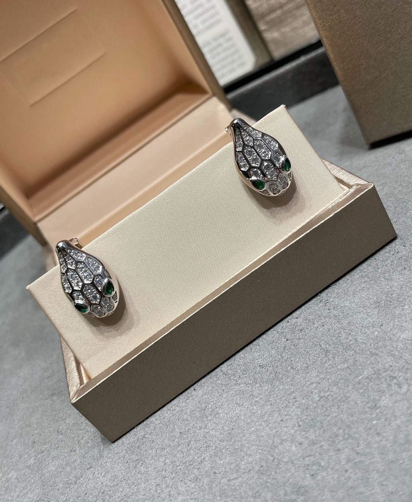 [Glow Jewelry]SERPENT DIAMOND STUD EARRINGS