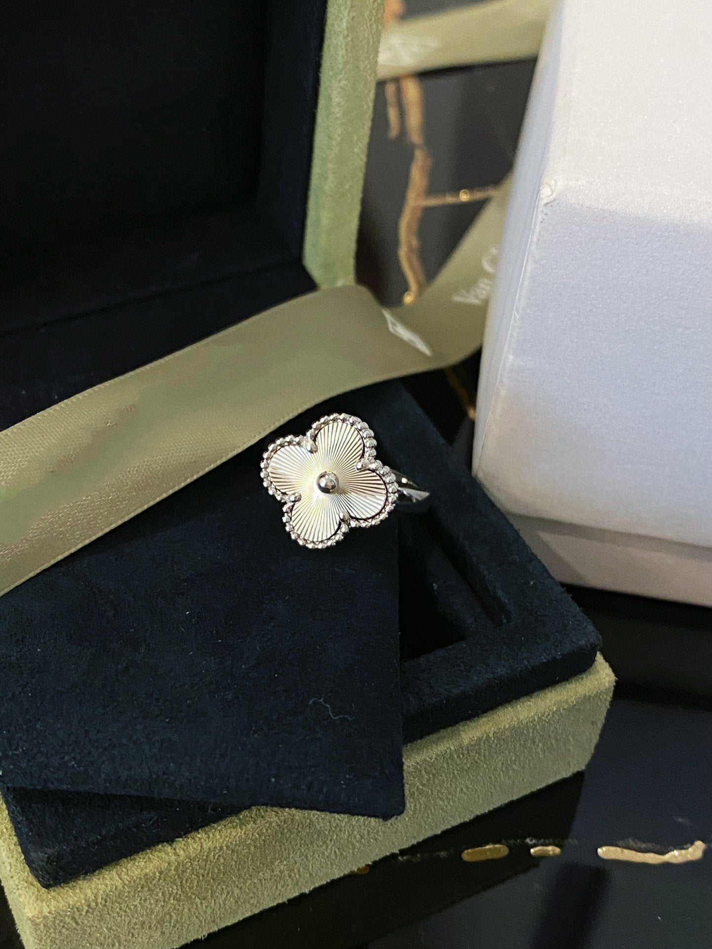 ¡®Glow Jewelry¡¯CLOVER SILVER RING