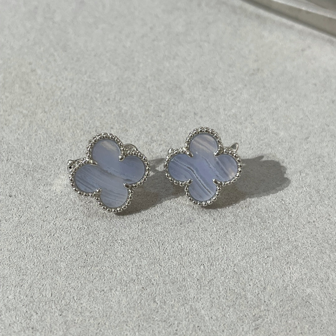 „Glow Jewelry“ KLEE-CHALCEDON-SILBEROHRSTECKER